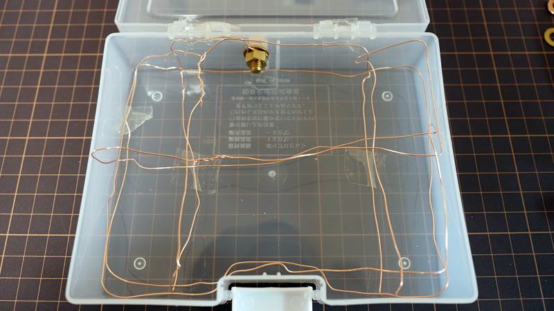 銅針金のケージをつくる